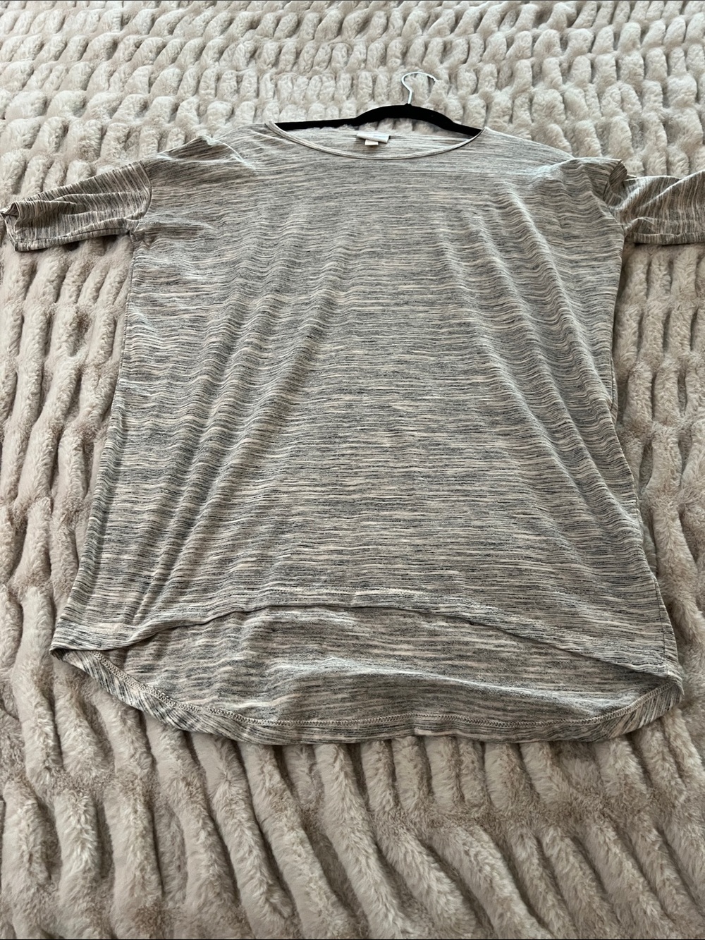LuLaRoe Heathered Gray Short Sleeve Crewneck Tee